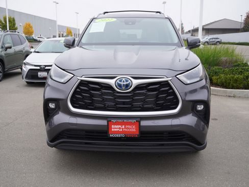 Used 2022 Toyota Highlander XLE image 7