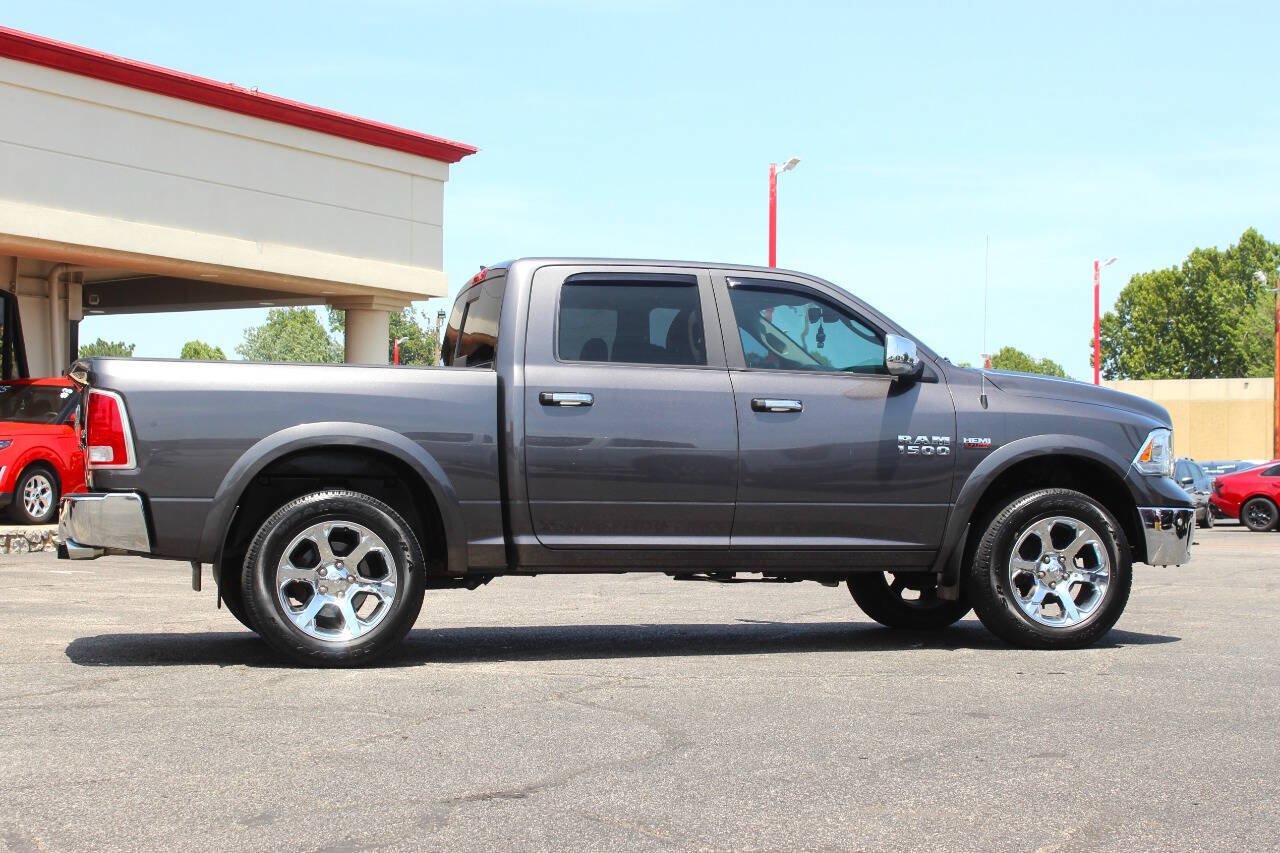 Used 2017 RAM 1500 Laramie w/ Convenience Group AWD/4WD image 3