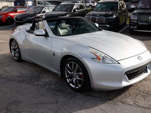 Used 2010 Nissan 370Z Touring image 20