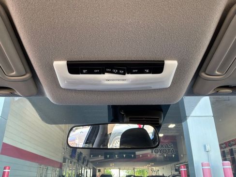 Used 2025 Nissan Versa SV FWD image 15