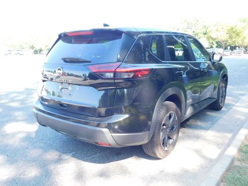 Used 2025 Nissan Rogue SV FWD image 3