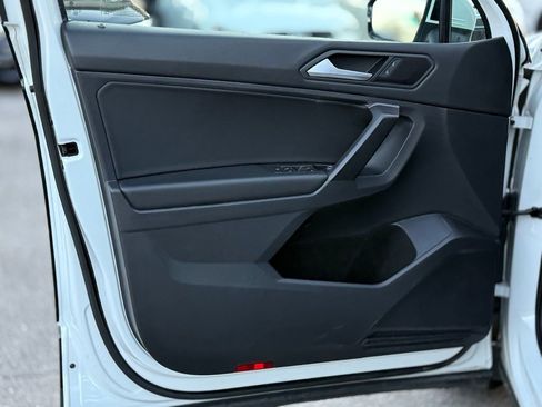 Used 2021 Volkswagen Tiguan SE w/ Panoramic Sunroof Package image 10