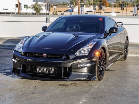 Used 2024 Nissan GT-R Premium w/ Premium Interior Package image 3
