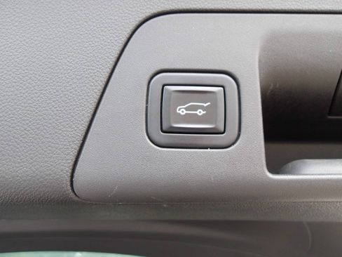 Used 2022 Buick Envision Essence w/ Safety Package FWD image 29