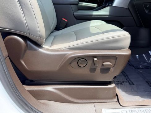 Used 2021 Chevrolet Tahoe LT w/ LT Signature Package RWD image 18