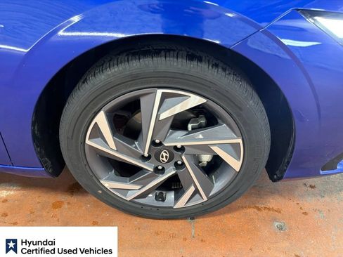 Used 2025 Hyundai Elantra SEL FWD image 9