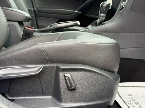 Used 2015 Volkswagen Golf S image 48