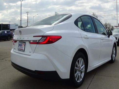 Used 2025 Toyota Camry LE image 6