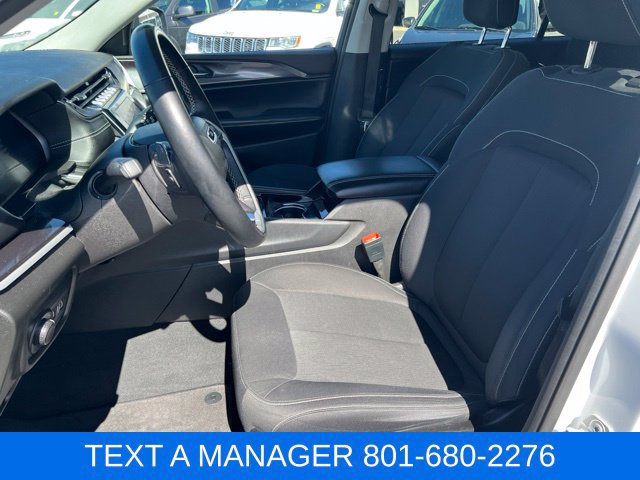Used 2022 Jeep Grand Cherokee L Laredo w/ Luxury Tech Group I AWD/4WD image 16