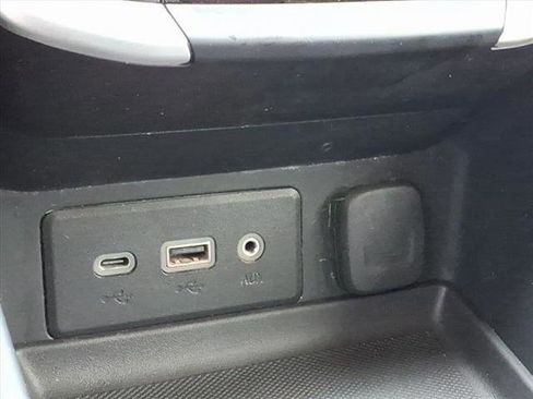 Used 2022 GMC Terrain SLE w/ Driver Convenience Package image 9