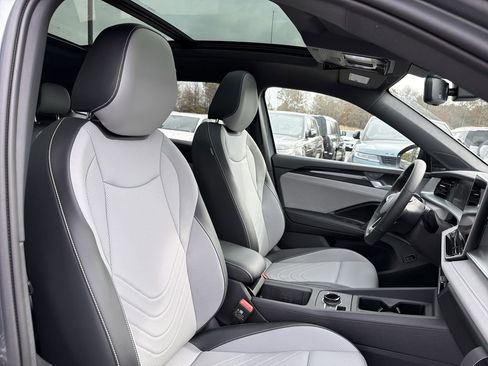 New 2026 Volkswagen Tiguan SE R-Line FWD image 19