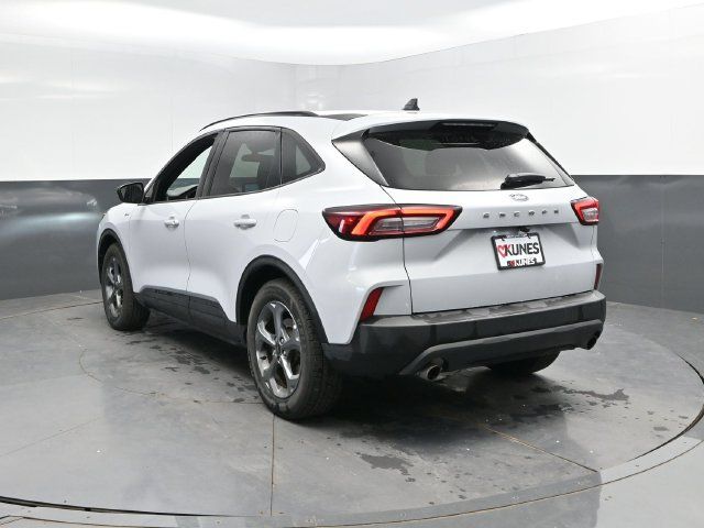 Used 2025 Ford Escape ST-Line FWD image 10