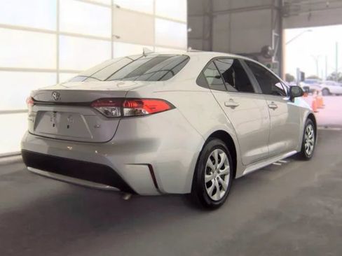 Used 2021 Toyota Corolla LE FWD image 4