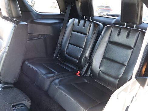Used 2018 Ford Explorer XLT w/ Equipment Group 202A AWD/4WD image 16