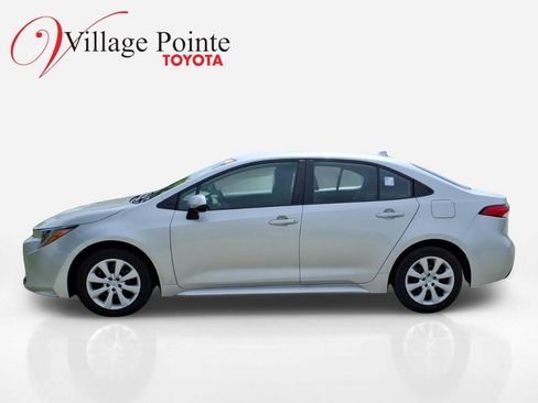 Used 2024 Toyota Corolla LE FWD image 2