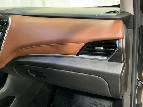 Used 2018 Chevrolet Traverse High Country AWD/4WD image 17
