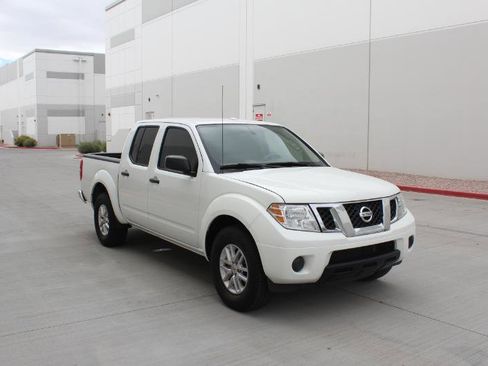 Used 2014 Nissan Frontier SV image 3