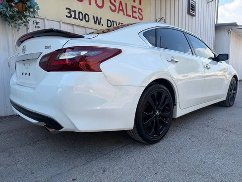 Used 2017 Nissan Altima 2.5 SR w/ Midnight Edition Package FWD image 4