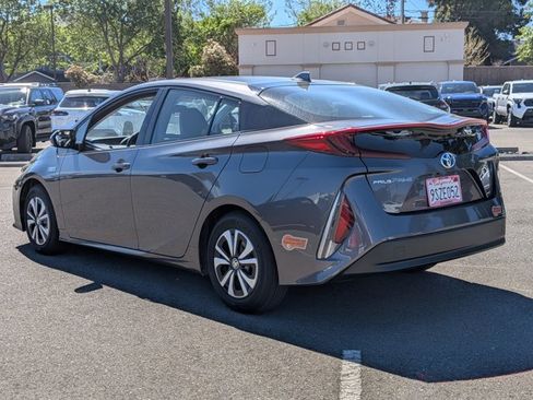 Used 2018 Toyota Prius Prime Premium image 8