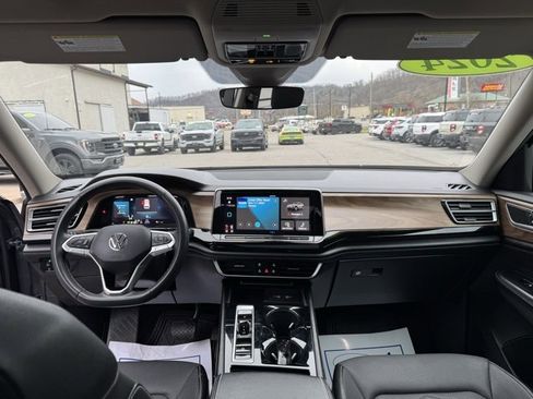 Used 2024 Volkswagen Atlas SE image 21