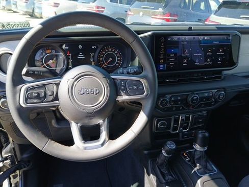 Used 2024 Jeep Wrangler Sahara image 18