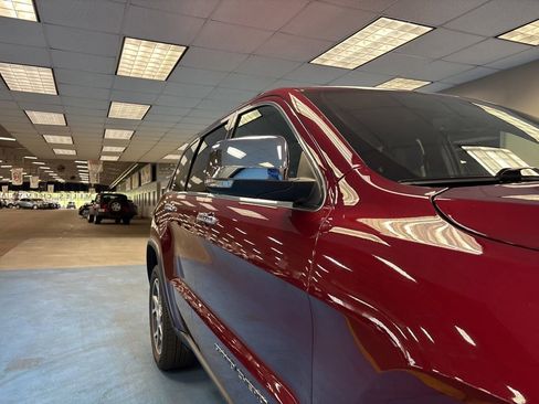 Used 2019 Jeep Grand Cherokee Limited AWD/4WD image 4