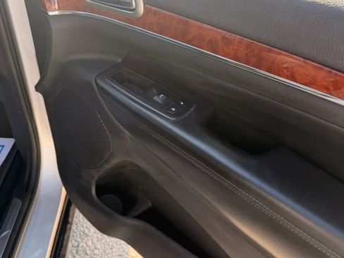 Used 2012 Jeep Grand Cherokee Limited w/ Luxury Group II image 23