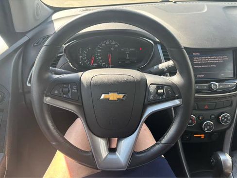 Used 2021 Chevrolet Trax LT w/ Premium Seat Package AWD/4WD image 19