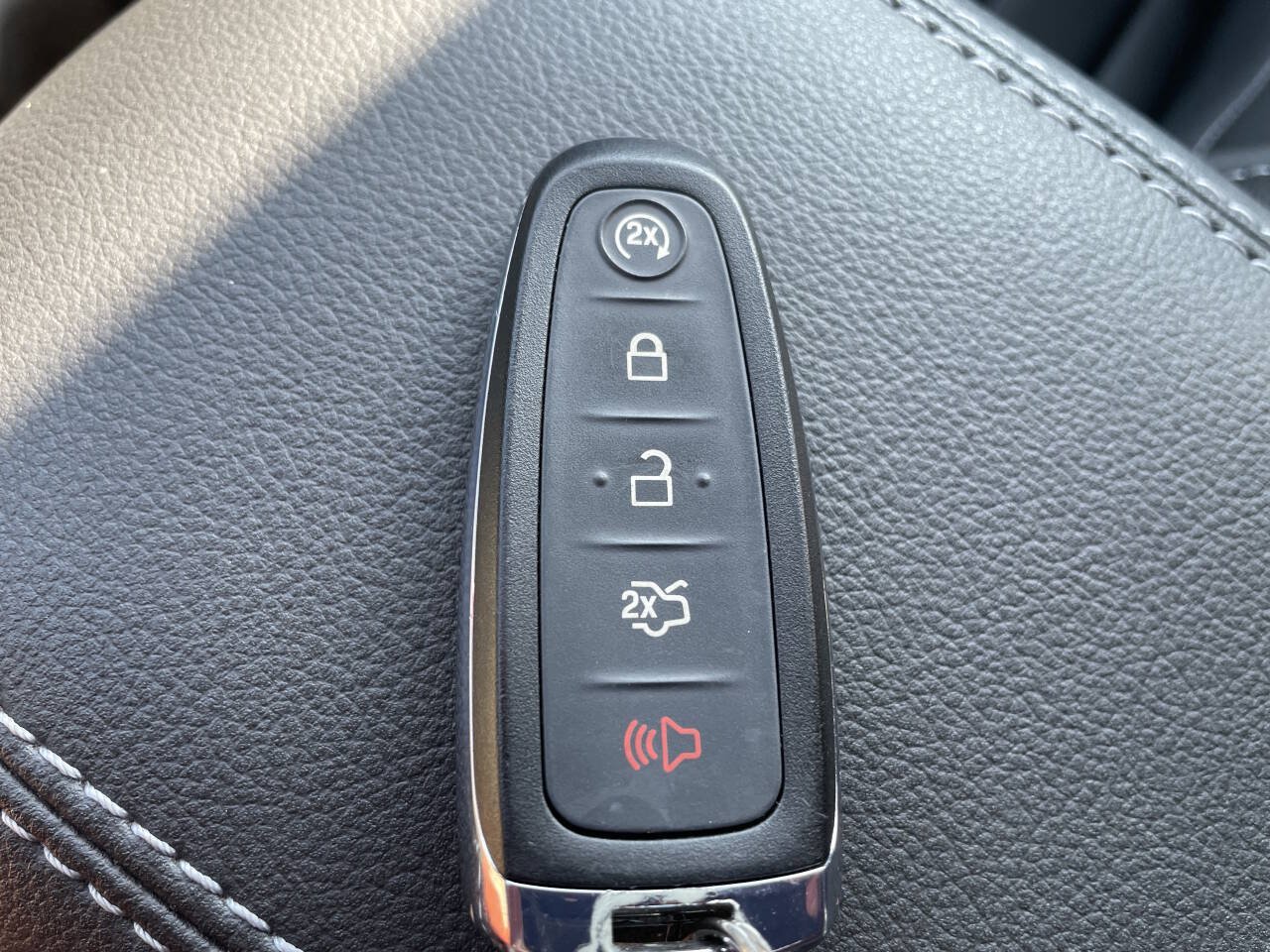 Used 2015 Ford Escape Titanium AWD/4WD image 28