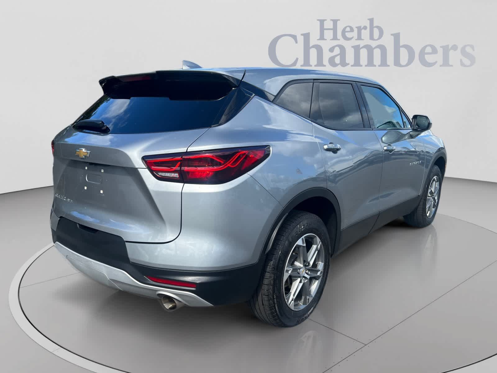 Used 2023 Chevrolet Blazer LT AWD/4WD image 3