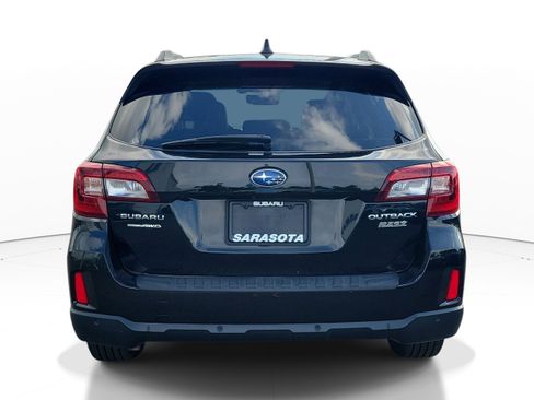 Used 2017 Subaru Outback 2.5i Touring AWD/4WD image 5