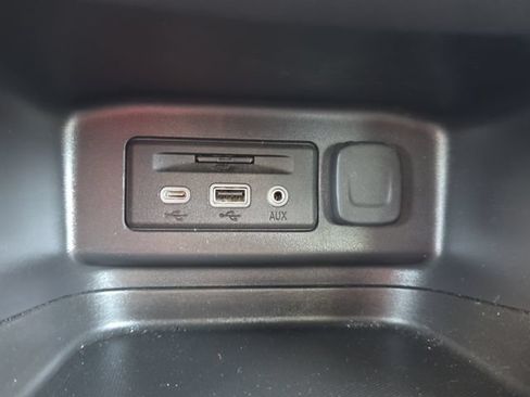 Used 2021 Chevrolet Equinox LT FWD image 24