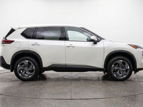 Used 2025 Nissan Rogue SV FWD image 11