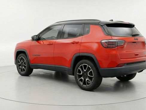 Used 2025 Jeep Compass Trailhawk image 6