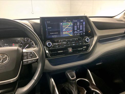 Used 2022 Toyota Highlander Limited image 8