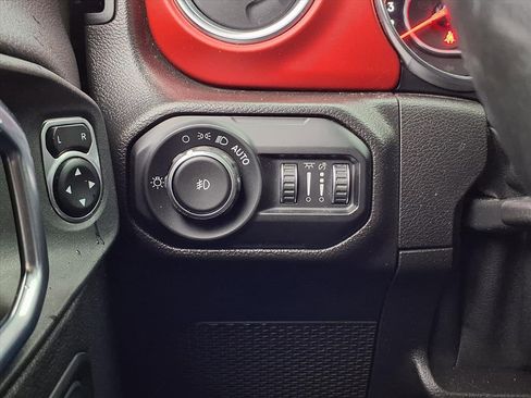 Used 2021 Jeep Wrangler Unlimited Rubicon w/ Xtreme Recon 35" Tire Package image 19