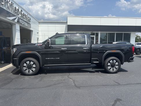 New 2026 GMC Sierra 2500 Denali w/ Denali Reserve Package AWD/4WD image 3