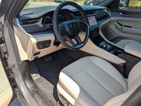 New 2025 Jeep Grand Cherokee Limited w/ Black Appearance Package RWD image 11