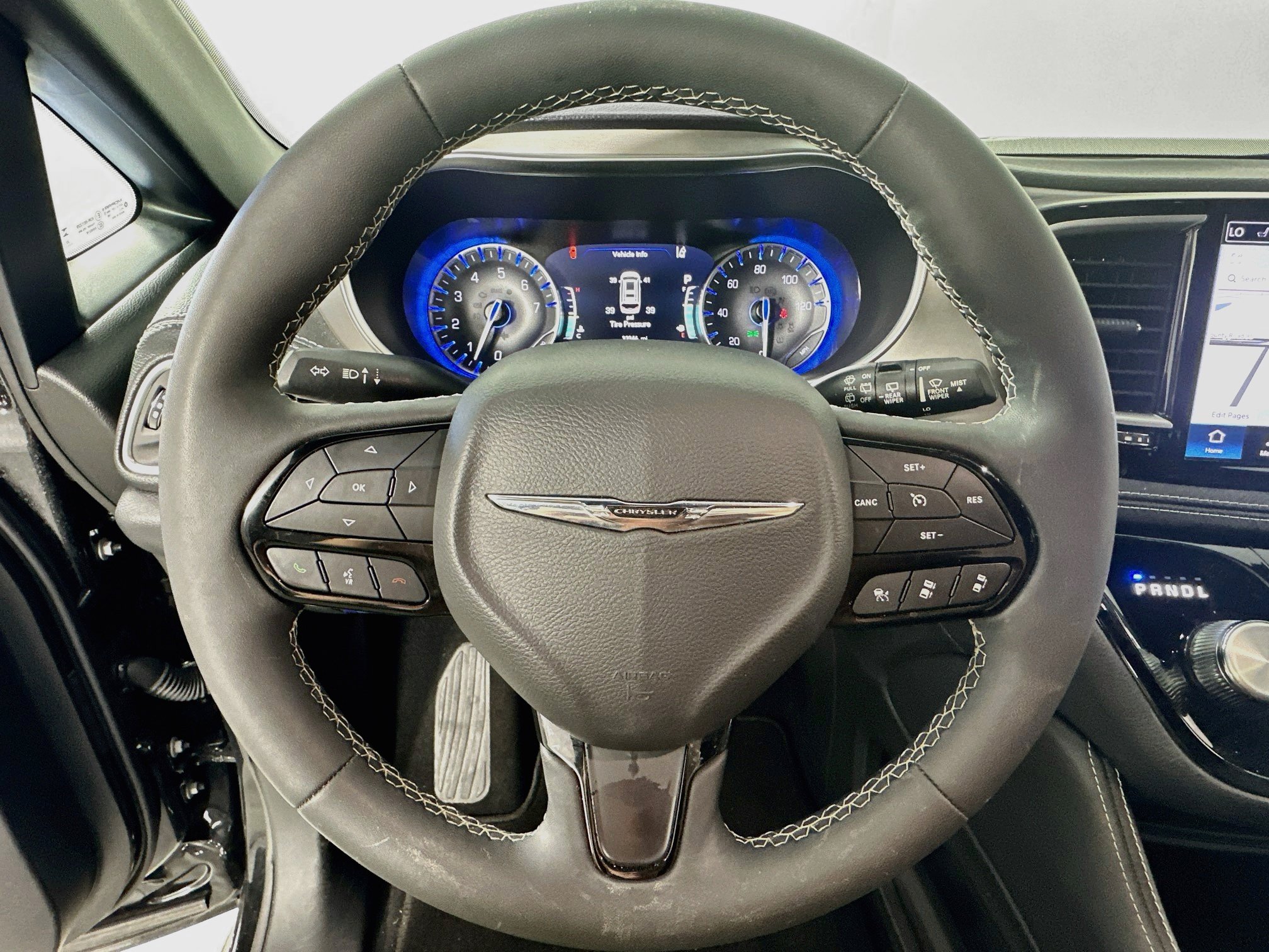Used 2023 Chrysler Pacifica Limited w/ S Appearance Package FWD image 11