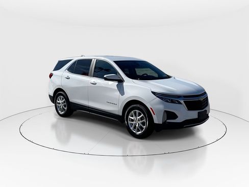 Used 2022 Chevrolet Equinox LT image 2