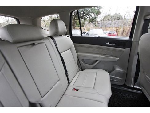 Used 2023 Volkswagen Atlas SE w/ Panoramic Sunroof Package image 11
