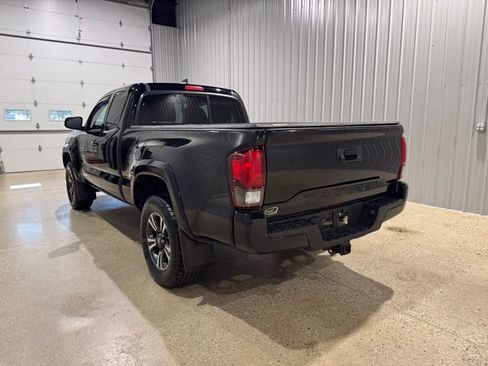 Used 2018 Toyota Tacoma TRD Sport AWD/4WD image 6