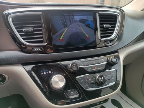 Used 2017 Chrysler Pacifica Touring-L Plus w/ Tire & Wheel Group FWD image 20