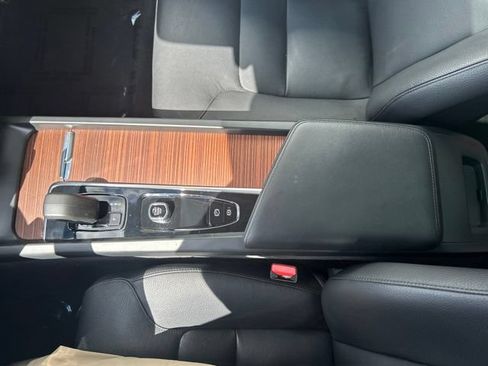 Certified 2023 Volvo XC60 B5 Plus AWD/4WD image 27