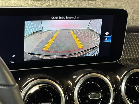 Used 2021 Mercedes-Benz GLB 250 4MATIC image 28