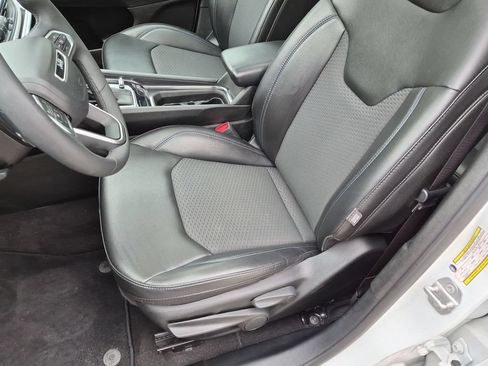 Used 2023 Jeep Compass Latitude w/ Sun and Sound Group AWD/4WD image 23