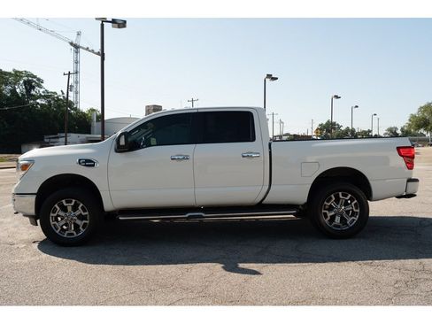 Used 2019 Nissan Titan SV w/ SV Convenience Package AWD/4WD image 5