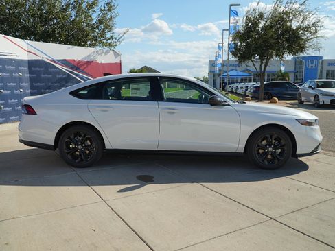 New 2025 Honda Accord SE image 4