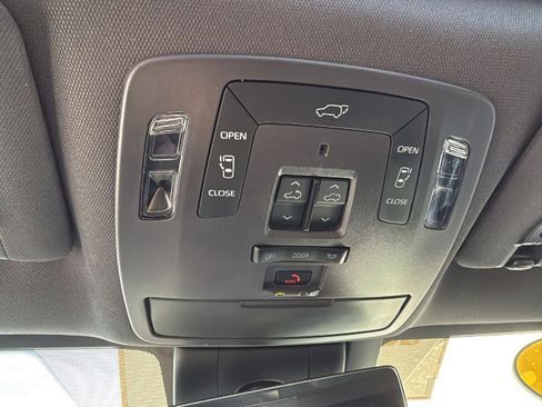 Certified 2024 Toyota Sienna Platinum image 24