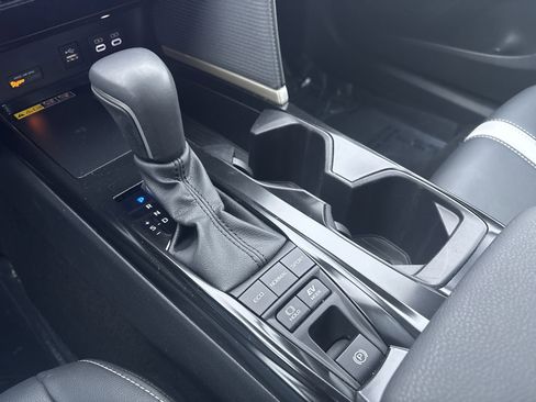 Used 2025 Toyota Camry SE image 19